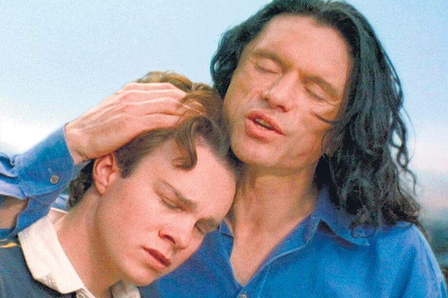 Greg Sestero y Tommy Wiseau en The Room, la película que los hizo involutariamente famosos.