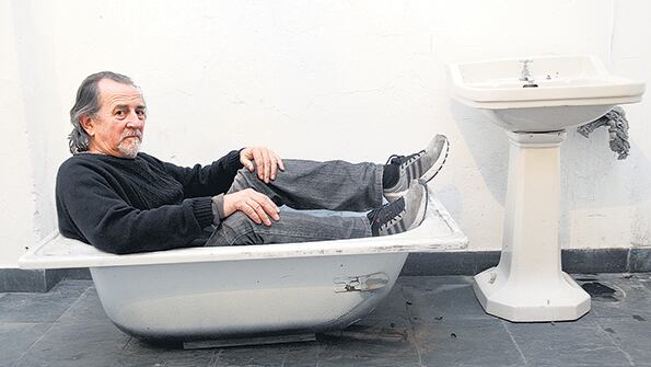 Quinteros fue distinguido en diversas ocasiones por su trabajo. En los últimos años sufrió dos ACV.