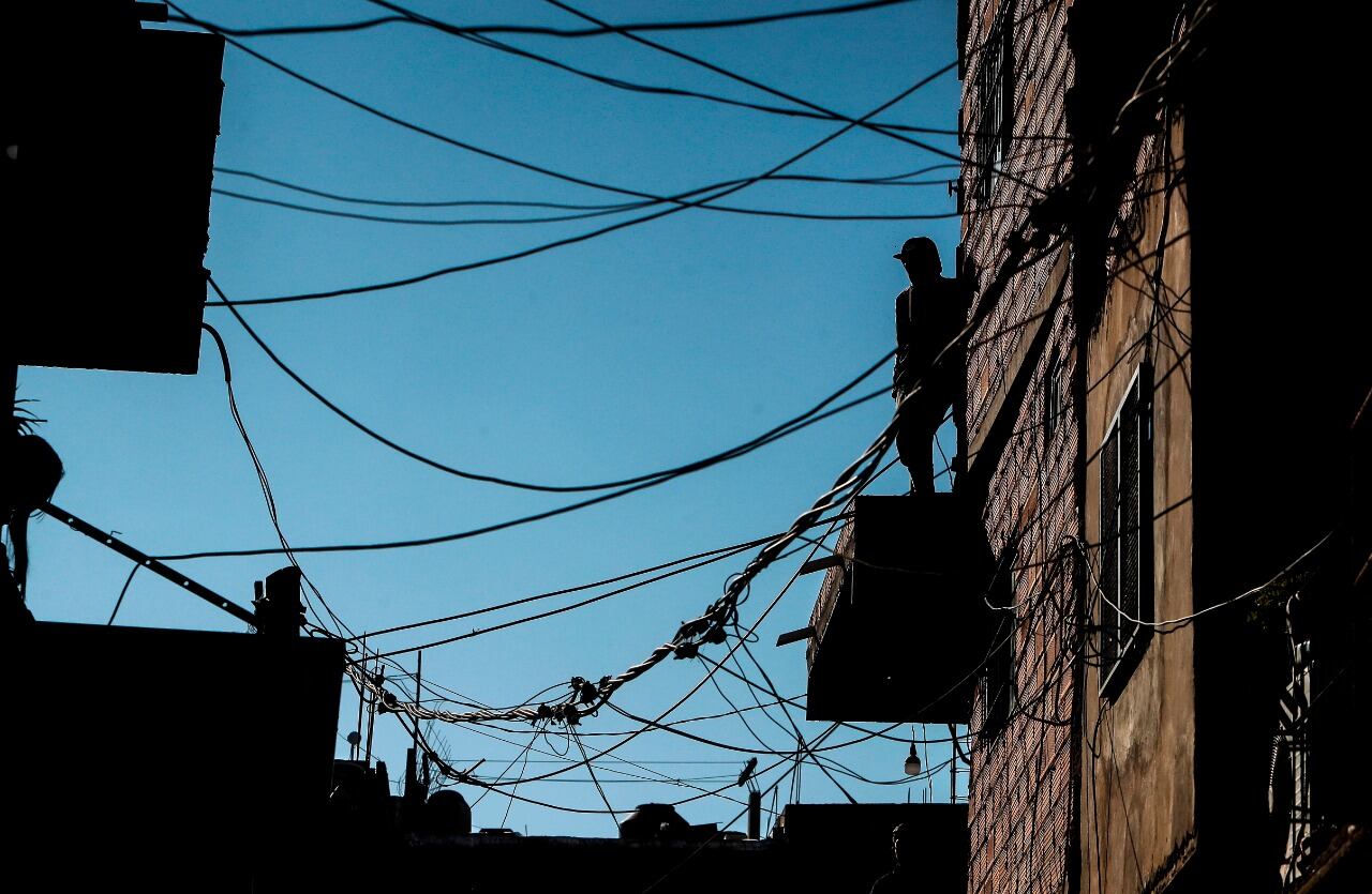 Más del 60 por ciento no tiene una conexión eléctrica formal.