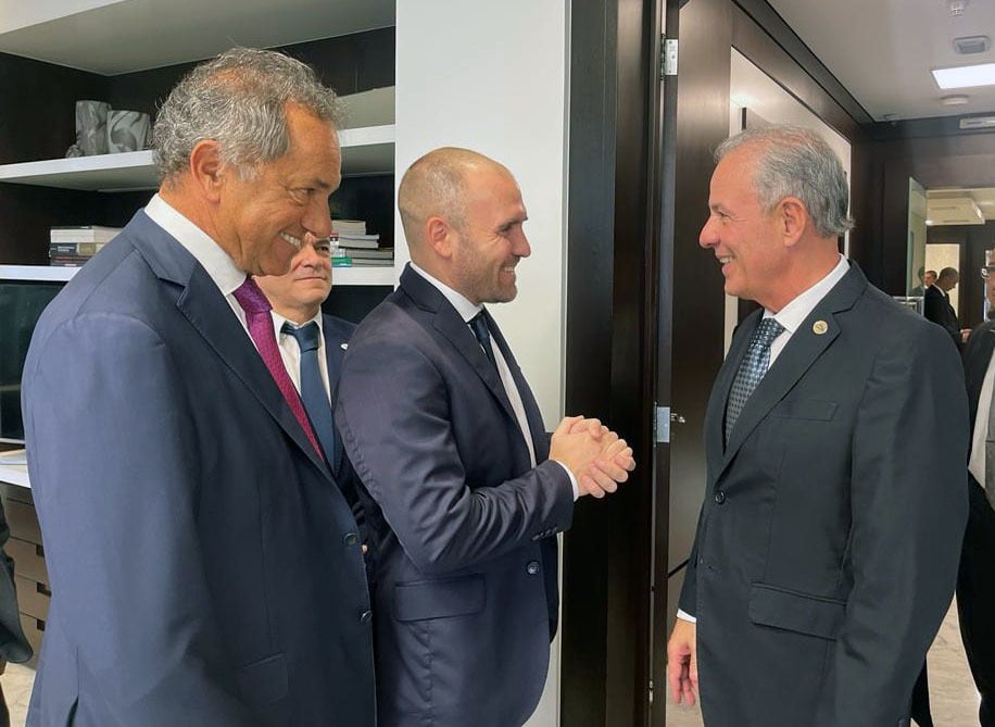 Guzmán, acompañado de Daniel Scioli, conversó con empresarios brasileños.