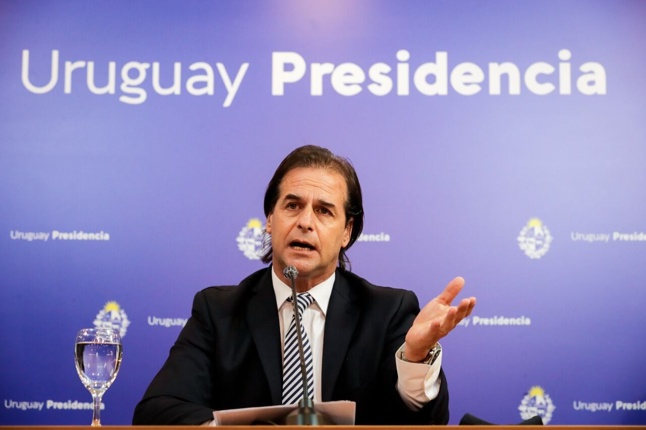 El presidente Lacalle Pou anunciando el duro aislamiento de fin de año.