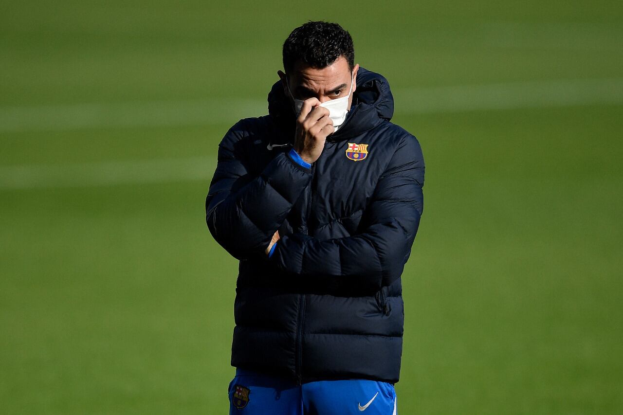 Xavi piensa cómo mejorar el juego del Barcelona