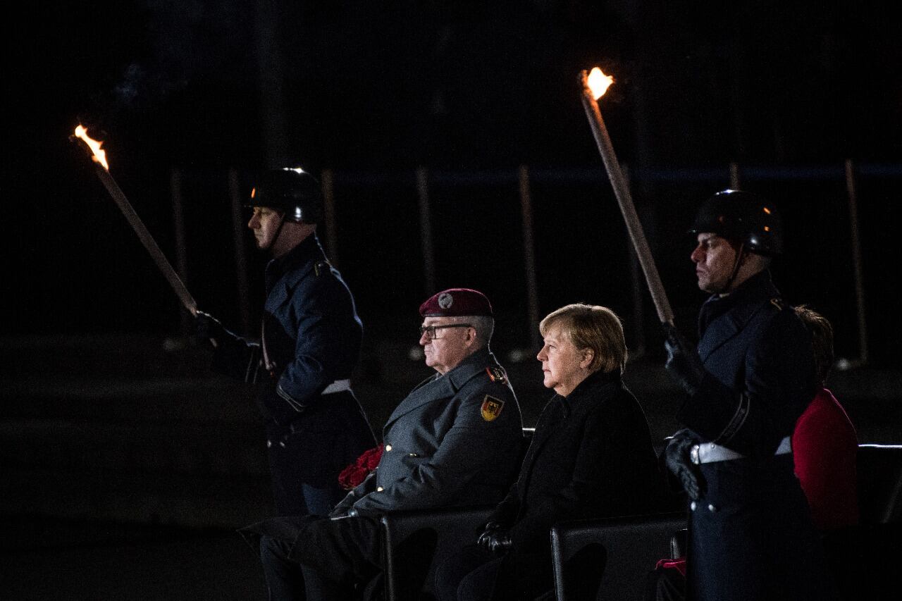 "'Du hast den Farbfilm vergessen' fue un éxito de mi juventud, procedente también de la RDA", se limitó a explicar la canciller.