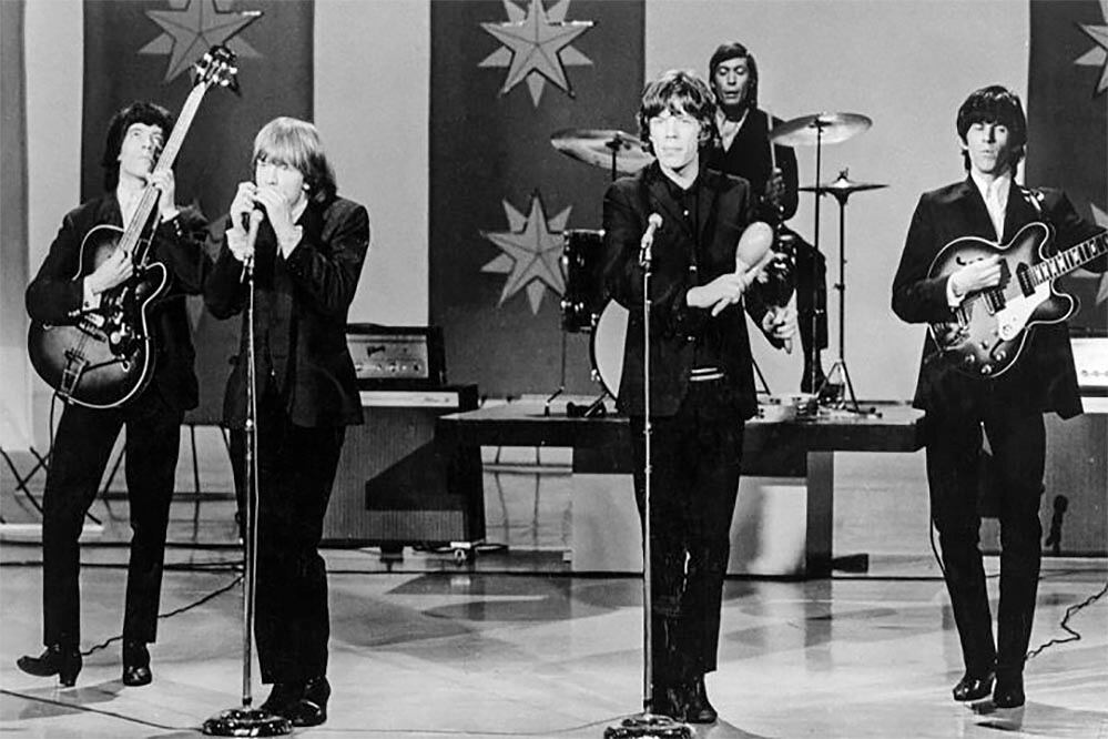 The Rolling Stones, en un estudio de TV, circa 1963.