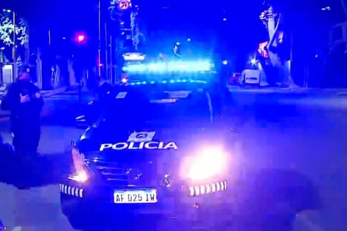 La policía debió intervenir para frenar la pelea.
