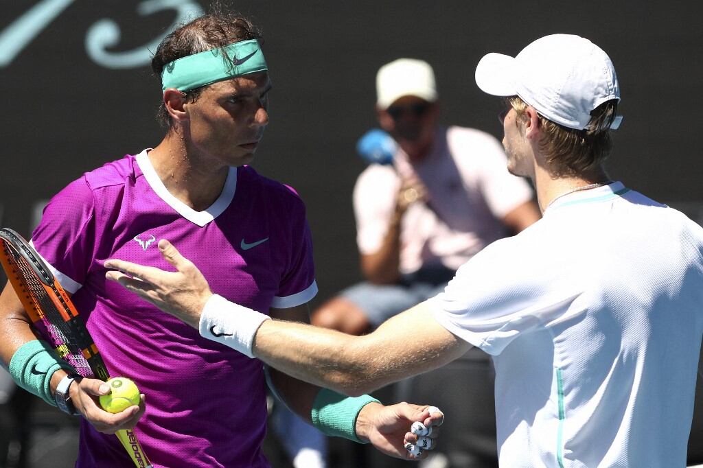 Nadal discute con Shapovalov durante la primera parte del partido