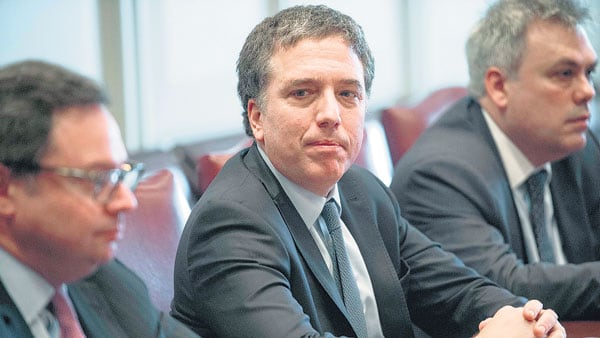 Nicolás Dujovne, ministro de Hacienda, encabezó la delegación argentina que anoche partió de regreso a Buenos Aires.