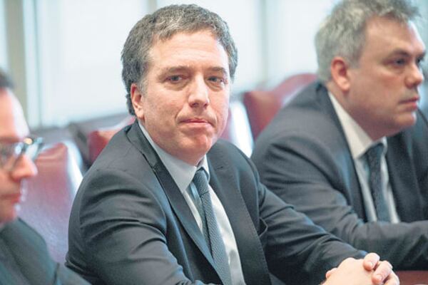 Nicolás Dujovne, ministro de Hacienda, encabezó la delegación argentina que anoche partió de regreso a Buenos Aires.