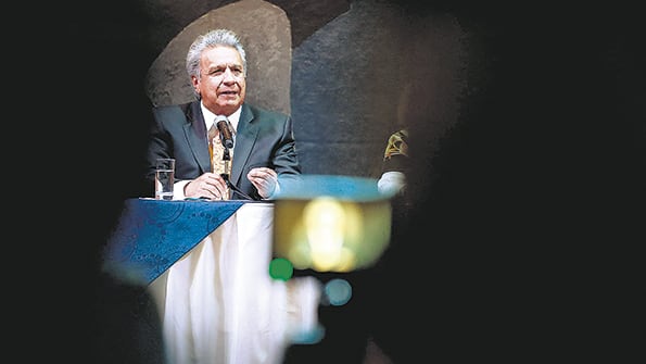 Durante el anuncio, Moreno prometió recuperar la confianza de los países extranjeros.