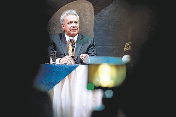 Durante el anuncio, Moreno prometió recuperar la confianza de los países extranjeros.