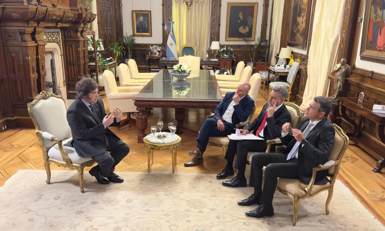 Milei arremetió contra "los traidores" que hicieron caer la ley "Bases". Imagen: @majulluis.