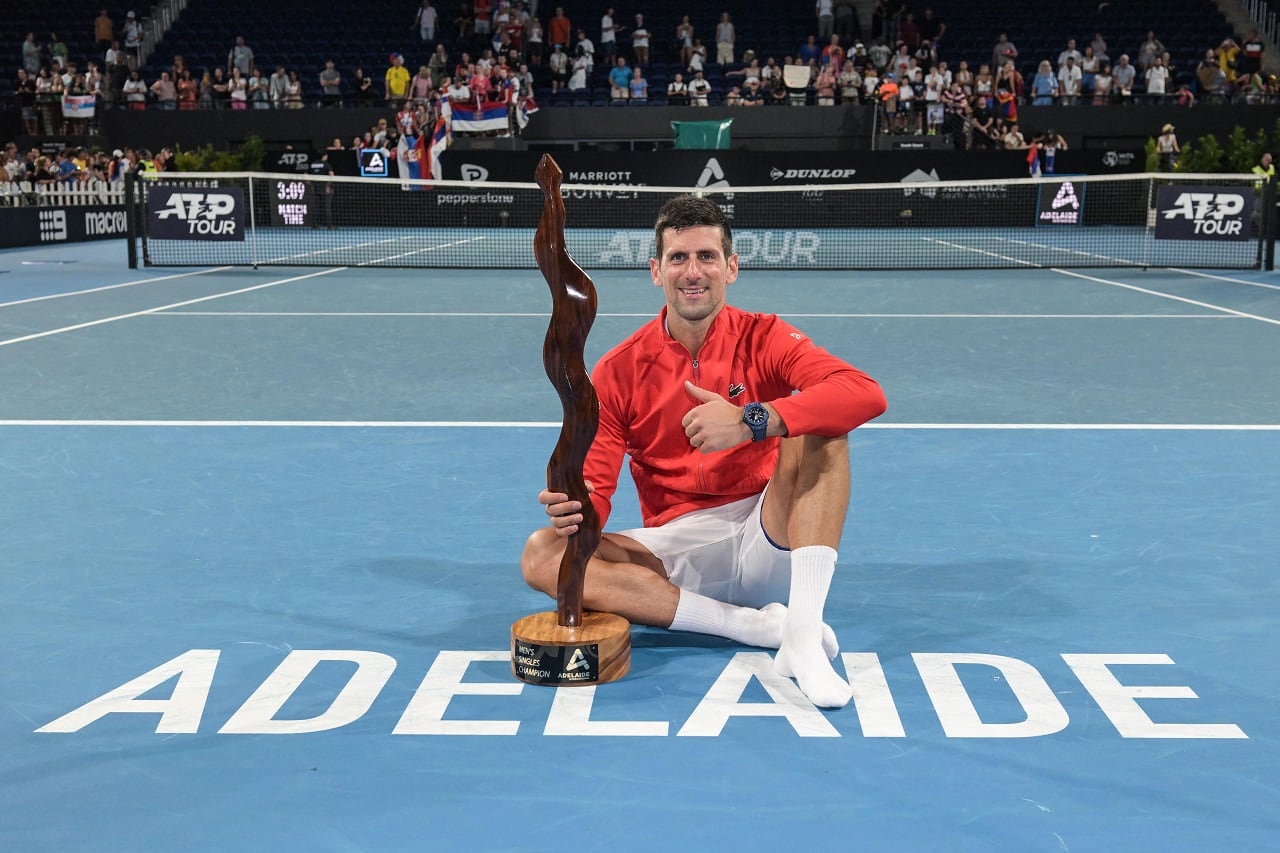 Pulgar arriba y sonrisa para Novak Djokovic en el ATP de Adelaida