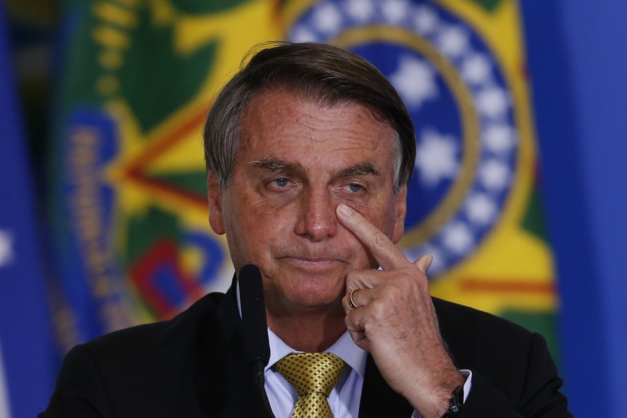 Bolsonaro echó al fincionario responsable por la compra cuestionada.  