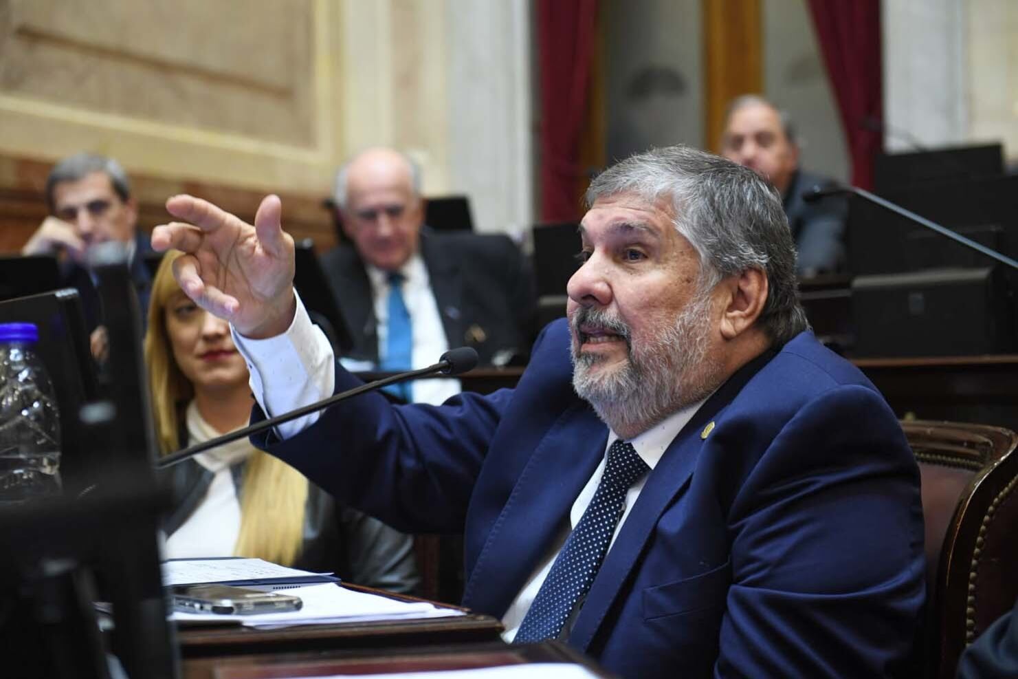 El presidente del bloque de senadores de UxP, José Mayans, trabaja para conseguir una sesión especial.