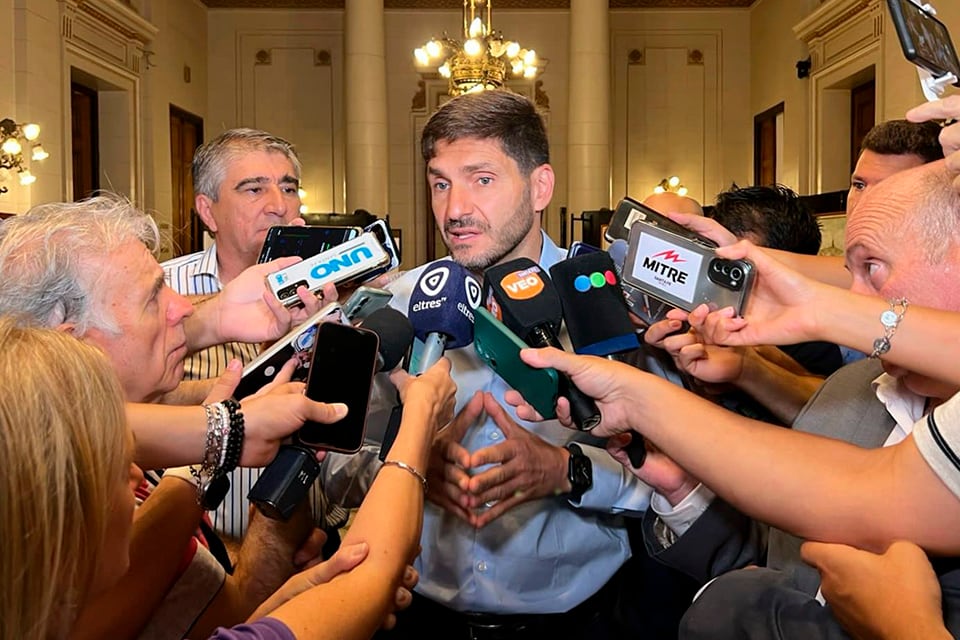 Pullaro dio una conferencia de prensa el jueves, desde la Legislatura. 