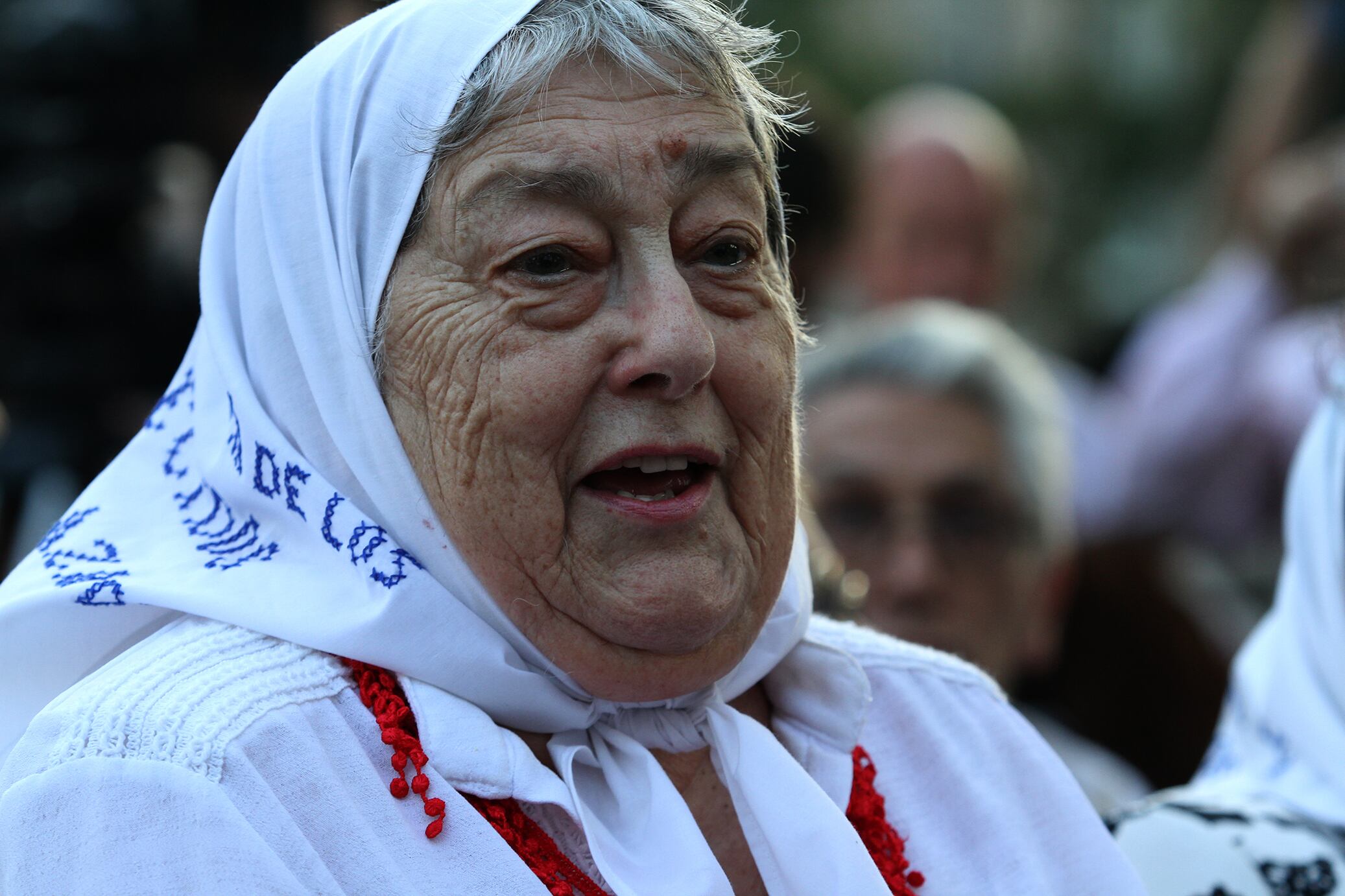 "El mejor cargo que me dieron mis hijos fue ser madre de revolucionarios", contesta cuando le preguntan si no aspira a otro.