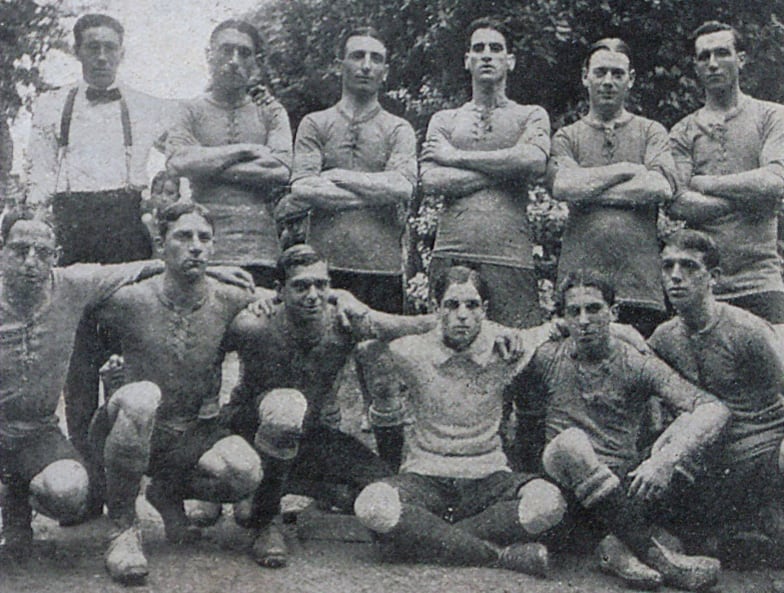 Los jugadores del plantel de Boca en 1913, año en el que ascendió a Primera División.