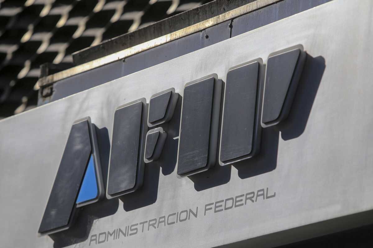 El flamante jefe de Gabinete y la titular de la Cámara Alta tuvieron que sentarse a conversar con radicales y las provincias patagónicas