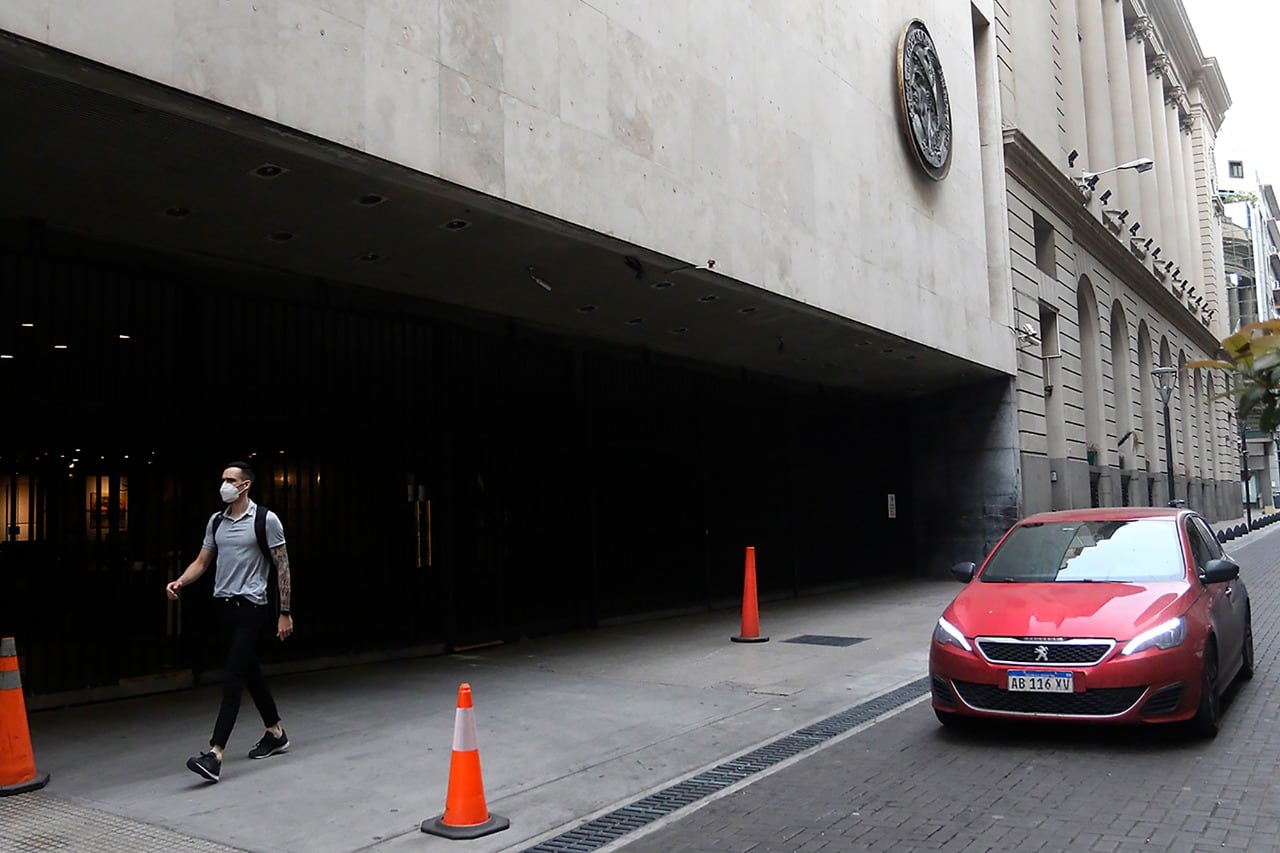 El blue subió apenas 26 por ciento en 12 meses. 