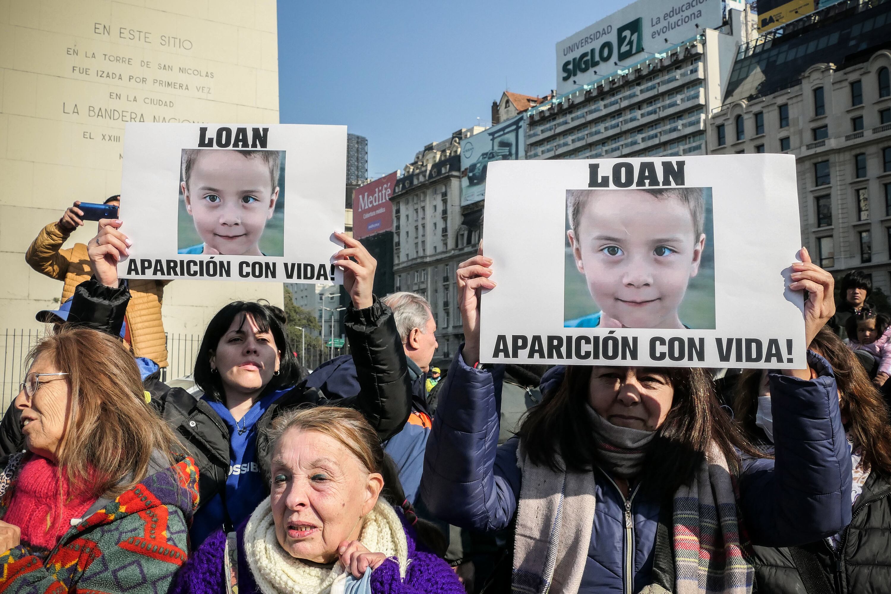 Marcha por la aparición de Loan, en el Obelisco.