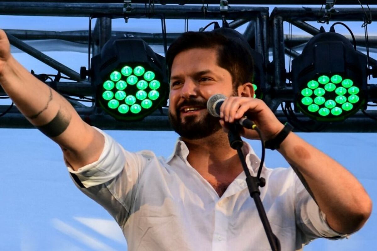 Gabriel Boric, encabeza las encuestas.