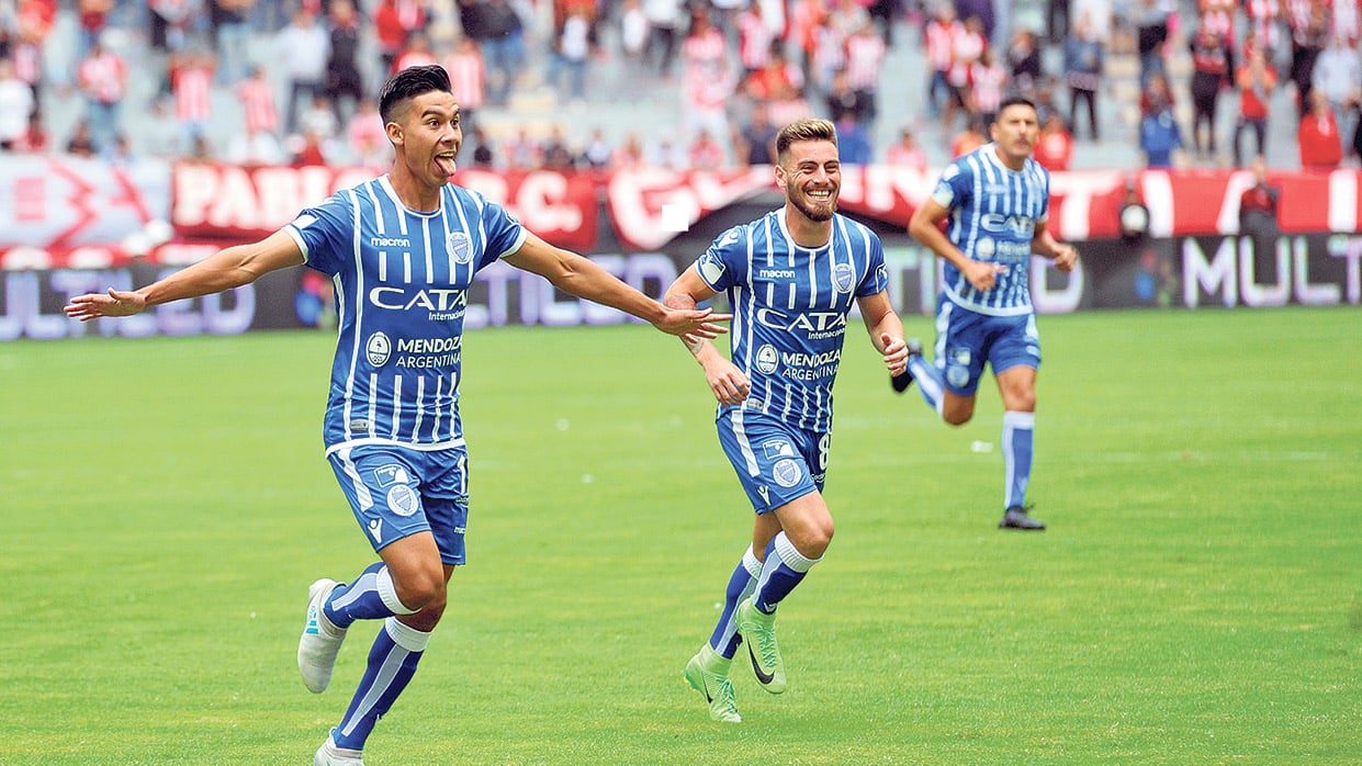 Fernández tuvo la complicidad del arquero para marcar el gol del triunfo.