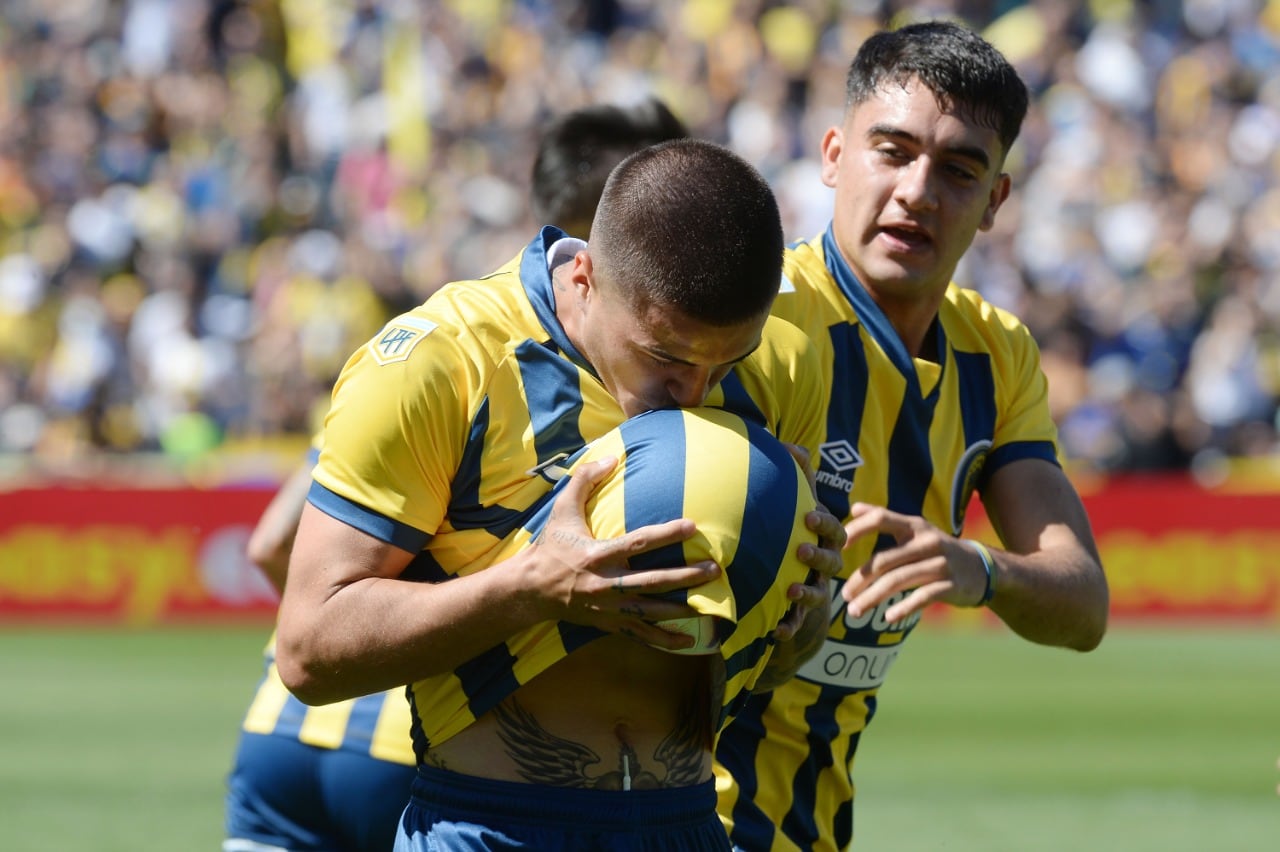 El festejo de Alan Marinelli para el triunfo de Central