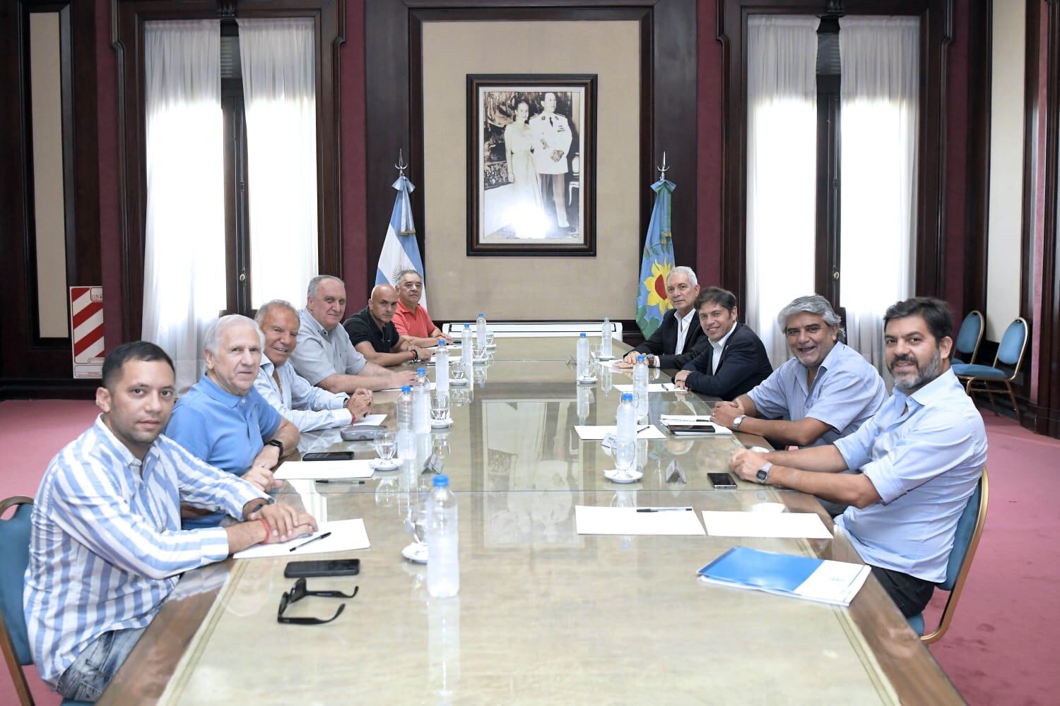 Representantes gremiales visitaron este viernes el gobernador. 