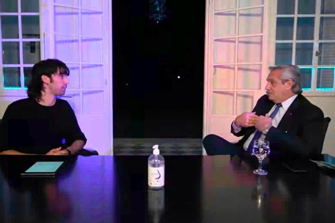 El jefe de Estado participó del ciclo "Charlas de política en vivo" con Pedro Rosemblat.