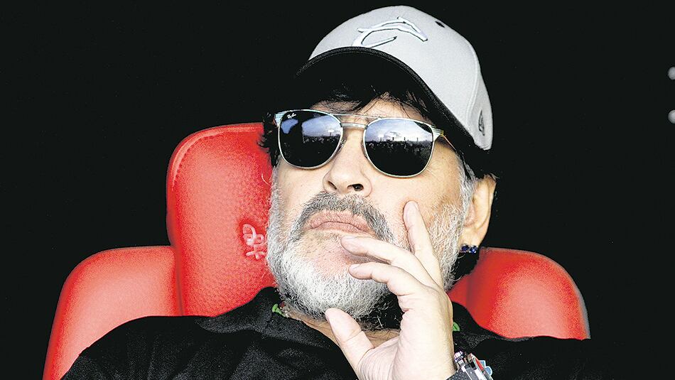Diego Maradona, estará diez días en el país y se operará de su hombro izquierdo..