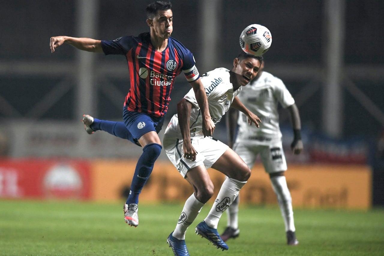 Rodríguez lucha con Balieiro.