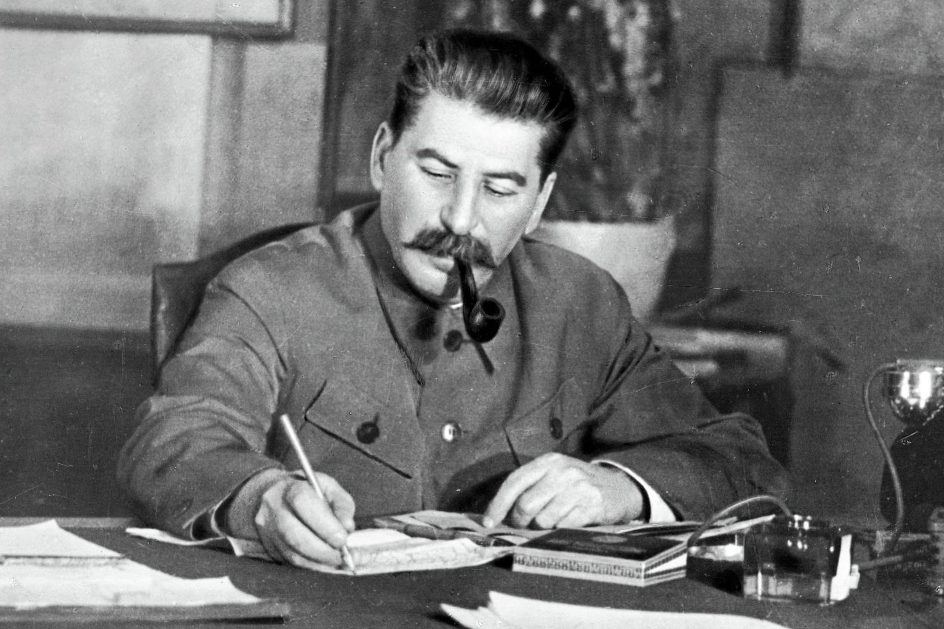 “Stalin estaba convencido del poder de las palabras para delinear la conciencia y acción de las personas", dice Roberts.