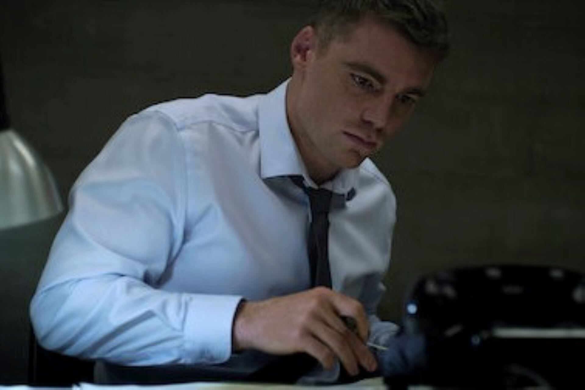 La serie más vista: el agente del FBI Peter Sutherland, que trabaja de noche en el sótano de la Casa Blanca. Imagen: Netflix.