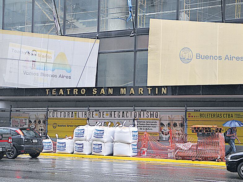 La reinauguración del emblemático teatro público no será a principios de marzo sino a finales de mayo.