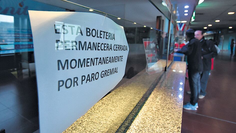 Los choferes acusan a los empresarios de no respetar el acuerdo que fijó un aumento del 21 por ciento.