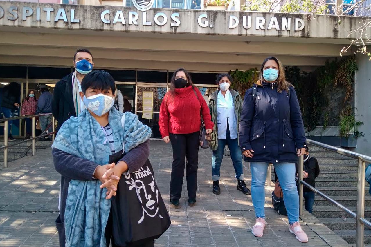 Los trabajadores de la salud se reunieron en el Durand para advertir sobre el desborde.