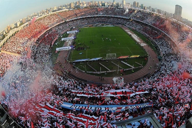 La gente de River volverá al Monumental ante Liga de Quito de Ecuador.
