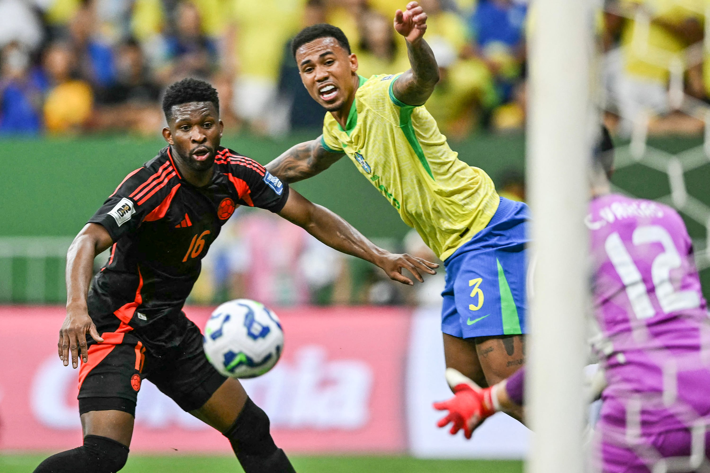 Brasil lo ganó en el final ante Colombia