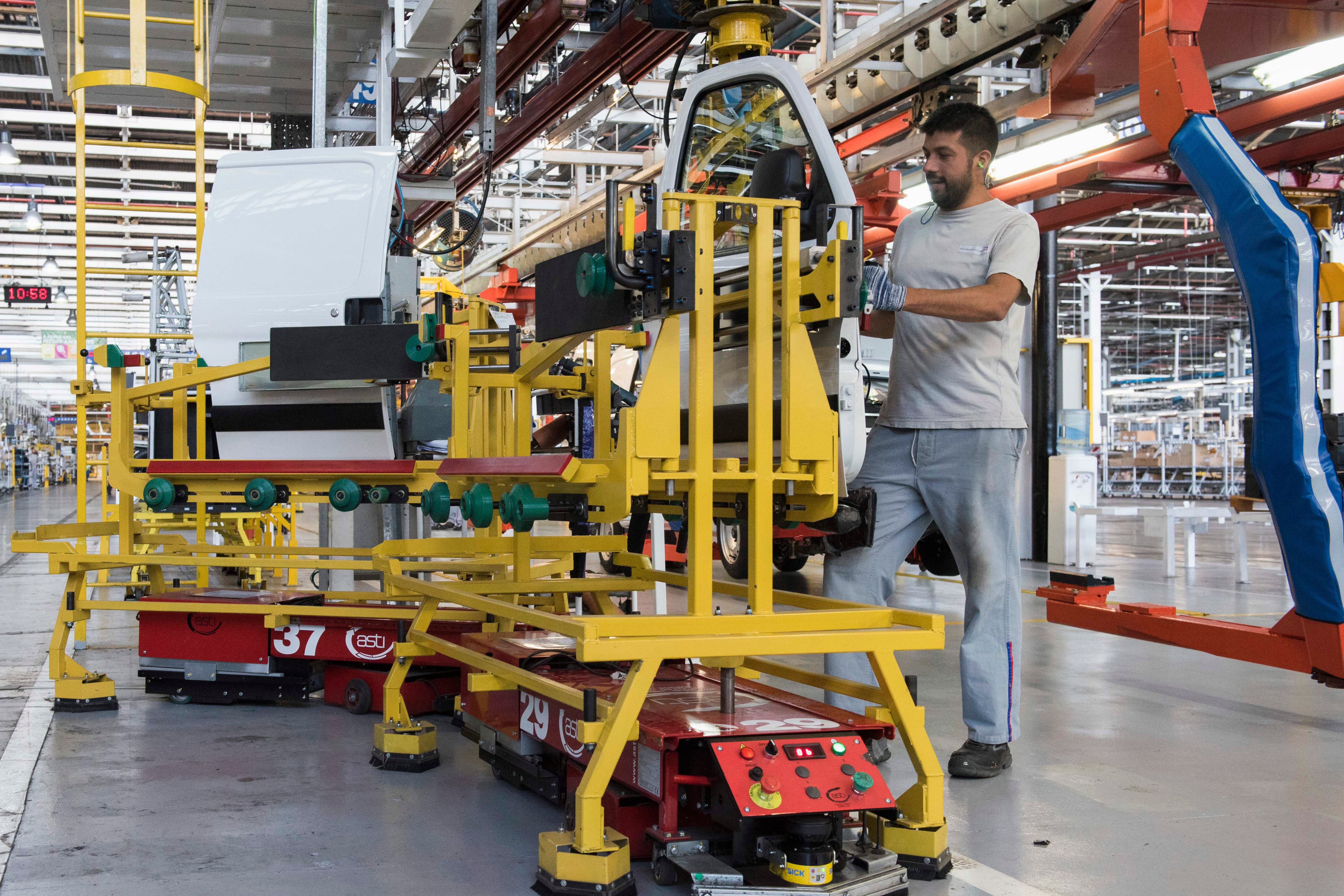 La contracción de junio con respecto a mayo esfumó las esperanzas del inicio de un repunte.