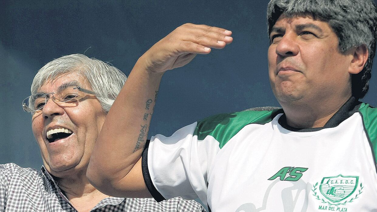 Los dirigentes camioneros Hugo y Pablo Moyano.