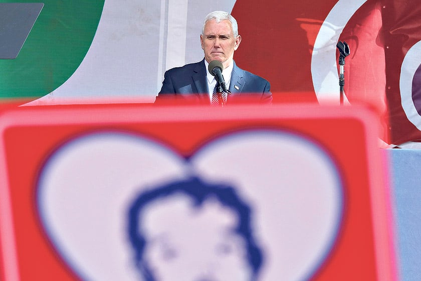 El vicepresidente Pence transmite el mensaje de Trump a los participantes a la marcha contra el aborto.