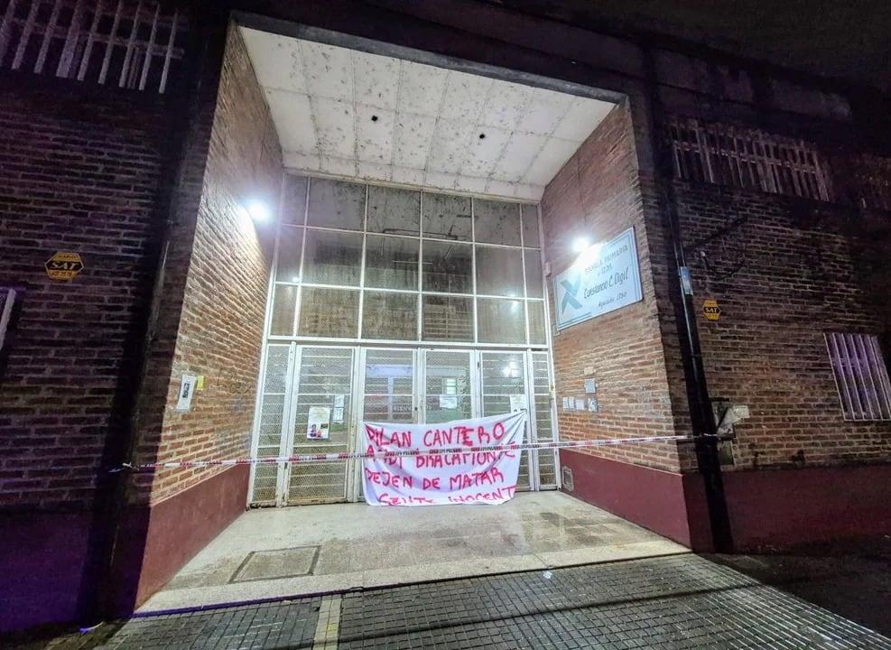 Un mensaje de la mafia en la escuela. 