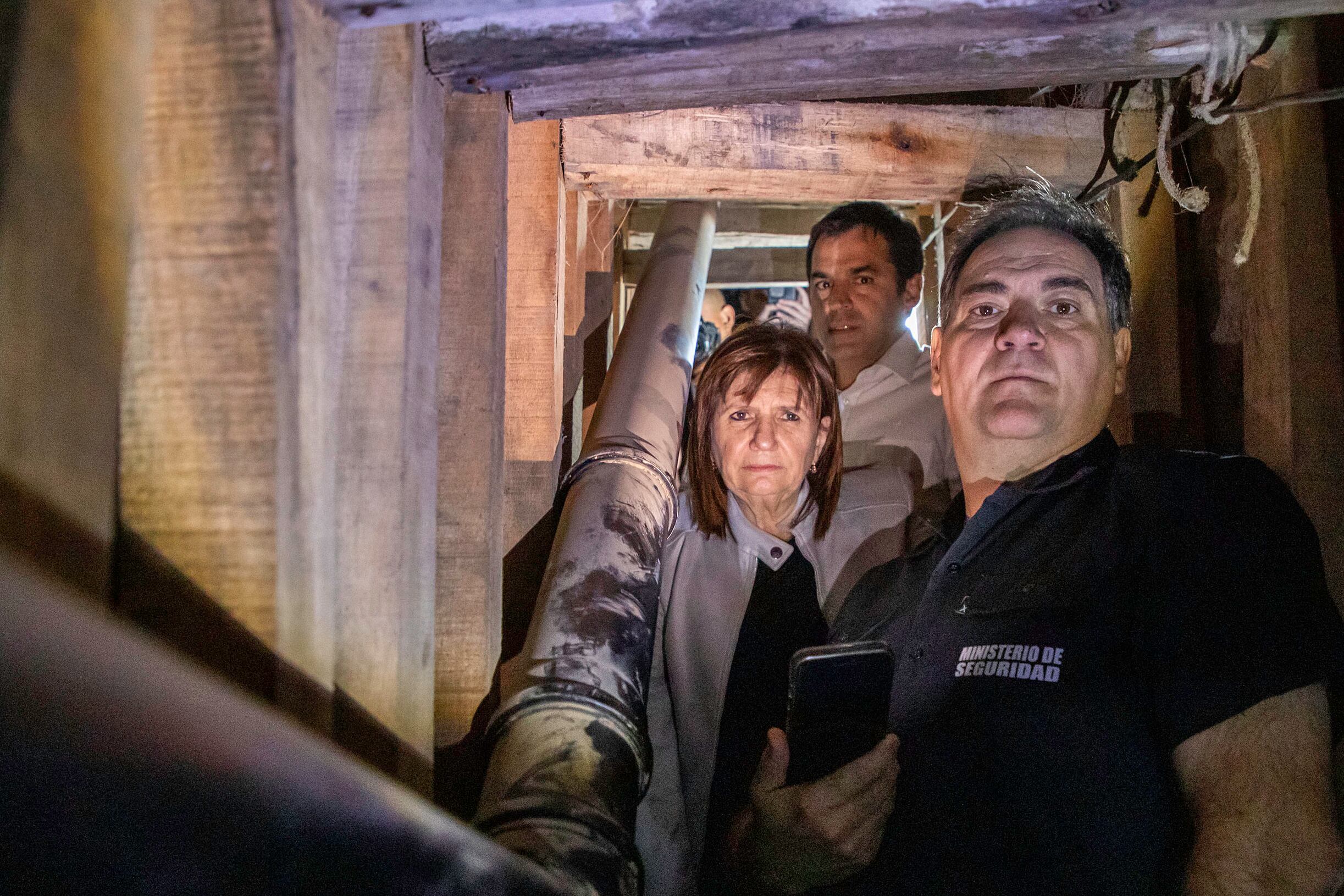 La ministra de Seguridad se filmó a sí misma en el túnel del banco, en San Isidro.