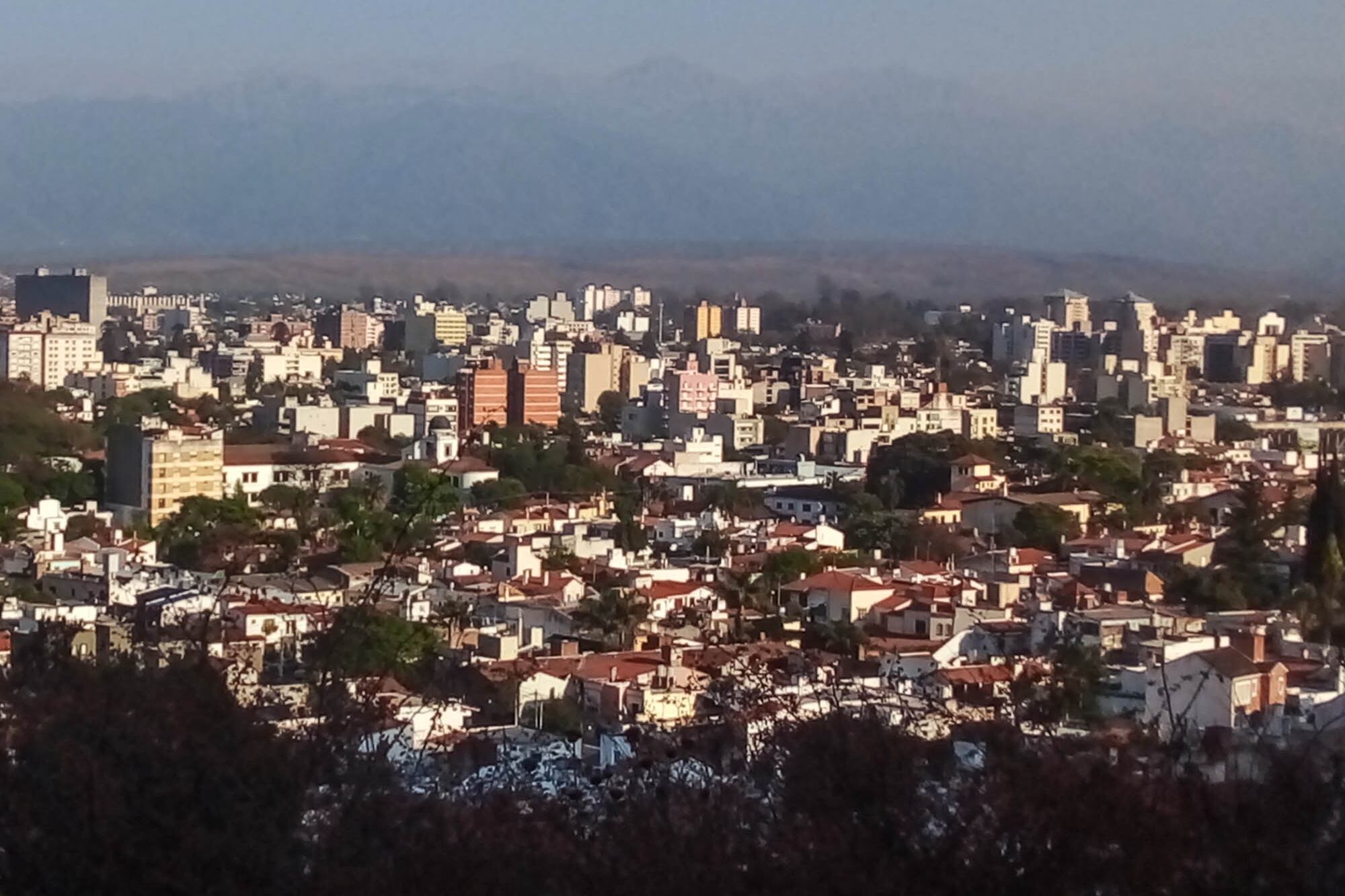 Edificios en expansión en el macrocentro salteño.
