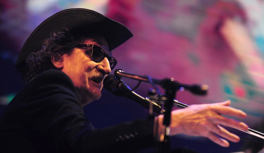 Charly dio anoche, ante 1700 fans incondicionales, el primero de una serie de shows, aún sin fecha.