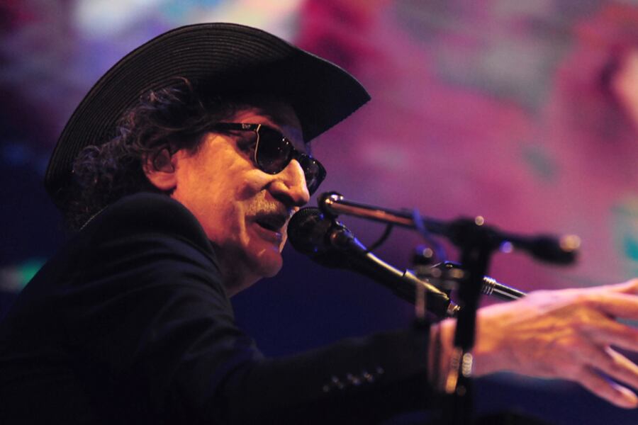 Charly dio anoche, ante 1700 fans incondicionales, el primero de una serie de shows, aún sin fecha.