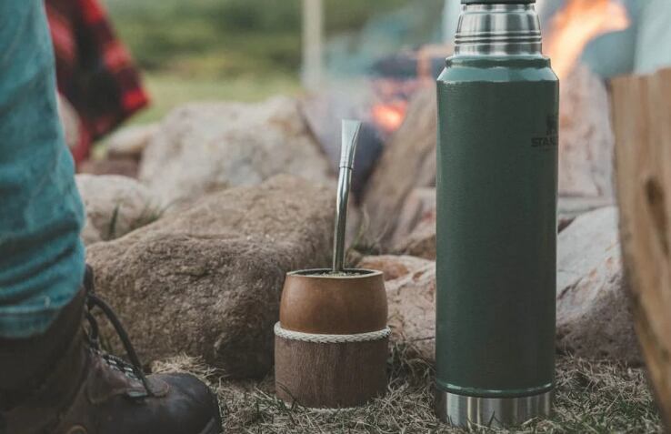 Los termos de viaje Stanley se convirtieron en todo un fenómeno de la cultura pop, especialmente luego de la pandemia.