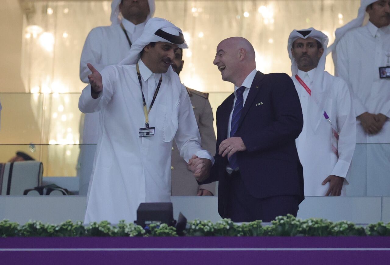 El emir qatarí, Tamim bin Hamad Al Thani, y el presidente de la FIFA, Gianni Infantino,