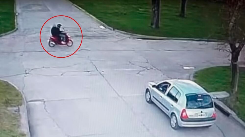 Una de las imágenes que muestran el recorrido de la moto de Lito Garay.