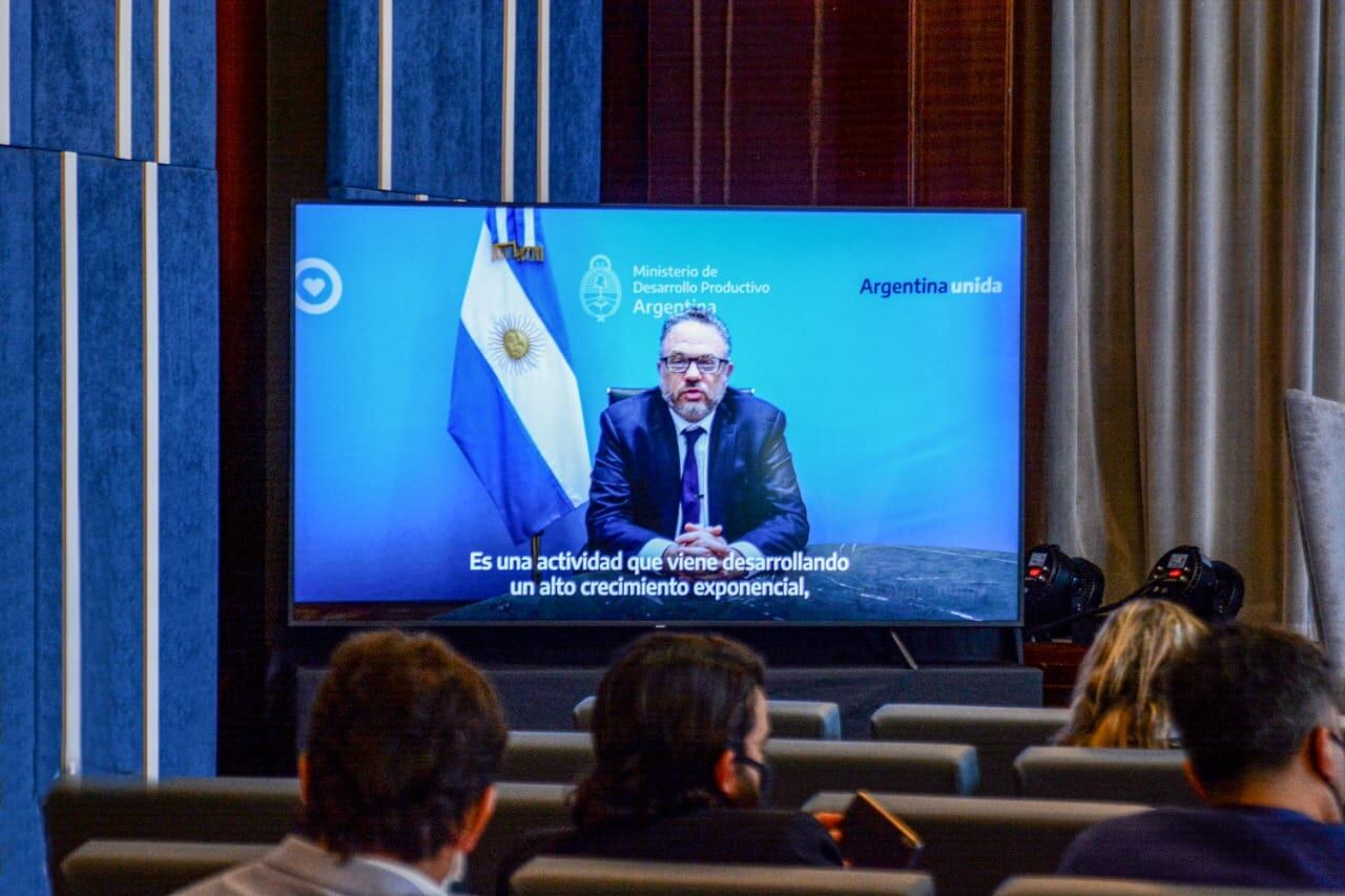 Kulfas: "Nos imaginamos presencia de cooperativas y de pymes, mucha investigación aplicada".